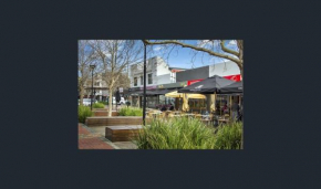 Mitcham Station Home Stay